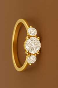Bague de fiançailles et de mariage éternelle en or jaune 14 carats de luxe avec moissanite ronde de 1 ct et 0,38 ct certifiée pour femme - Product Image 3
