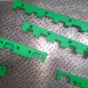 Rails de guidage en plastique vert de qualité supérieure, utilisés dans diverses applications industrielles et mécaniques - Product Image 1