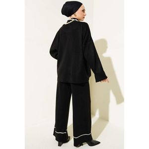 ชุดเสื้อถักกระดุมไหล่สีดำ - Product Image 1