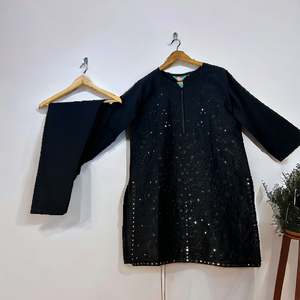 Ropa India y Pakistaní LP MASTOONG Blusa de Saree Bordada de Diseñador de 9 mm - Product Image 1