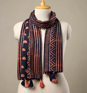 Écharpe traditionnelle en coton imprimé batik pour femmes, faite à la main, motif floral rayé, détail en pompon, séchage rapide, légère - Product Image 1