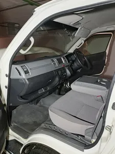 USED 2009 HiAce H200, LOW Mileage Sound Engine R18 Tyre Automatic Transmission <b>Panoramic</b> Sunroof LED Headlights Ready to SHI - Product Image 2