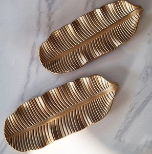 Bols de noix élégants en forme de feuille d'or parfaits pour servir des noix de cajou, des pistaches ou des collations Design élégant et fonctionnel - Product Image 2