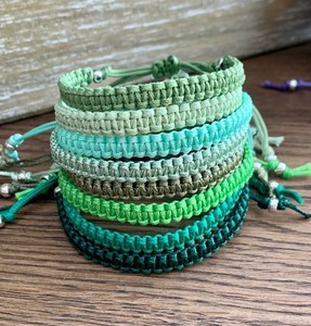 สร้อยข้อมือเซิร์ฟถักคุณภาพสูง สร้อยข้อมือเชือกปมสี่เหลี่ยม - Product Image 1