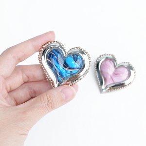 Pin de solapa con forma de corazón con impresión UV 3D, insignia de Pin de solapa de Metal personalizada por el fabricante, SIN LIMITACIÓN DE MOQ - Product Image 1