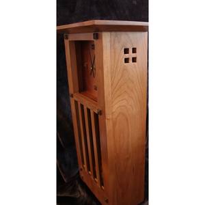 MARVELOUS; el reloj de mesa de madera añade un sentido de sofisticación sin ser demasiado llamativo ni deslumbrante. - Product Image 4