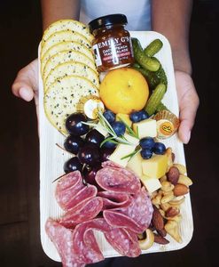 Plateaux de feuilles de palmier jetables impressionnants: Plateaux et planches de service écologiques pour les mariages, la restauration et les événements - Product Image 5