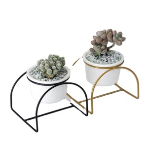 Support de pot de fleur en forme de U en métal coloré de haute qualité Design classique parfait pour coin de table et décoration de jardin - Product Image 1