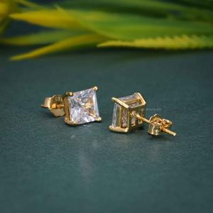 Pendientes de Botón de Oro de 14k con Diamante Cultivado en Laboratorio con Corte Princesa y Claridad VVS, Estilo Popular para Mujer, Lujo y Moda a Bajo Precio - Product Image 5