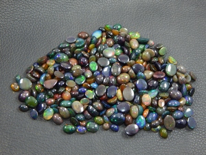 Lot de cabochons d'opale noire éthiopienne Pierres précieuses en vrac Multi Fire 100% Pierre précieuse d'opale naturelle - Product Image 2