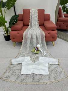 Saree en soie pure douce de créateur indien de couleur blanche, belle broderie travail et séquence bordure de travail pour mariage et fête - Product Image 2