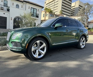 Offre exceptionnelle : Bentley Bentayga Hybride AWD 2020 d'occasion, propre et prêt à être expédié - Product Image 1