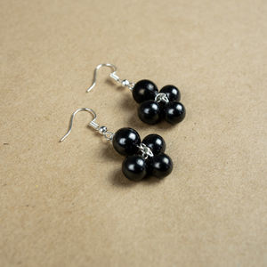 Pendientes de gancho francés de shungita con 4 cuentas redondas pulidas de 0.32 pulgadas (8 mm) *3 piezas, 0.39 pulgadas (10 mm) *1 pieza - Product Image 4