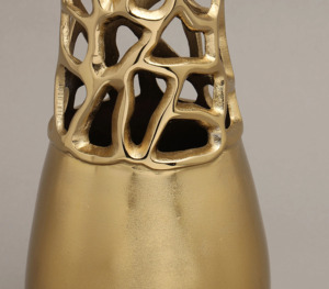 Los jarrones de metal de diseño dan rienda suelta a la elegancia con diseños únicos Jarrones de metal con diseños distintivos perfectos para cualquier decoración - Product Image 4