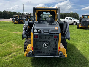 Buen estado Johnn De.ere 320G Minicargadoras Minicargadora Carga nominal de 3 toneladas Maquinaria de movimiento de tierras usada Certificación EPA. - Product Image 5