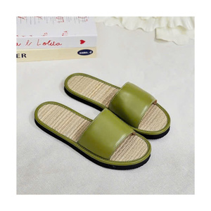 Zapatillas de playa de algas marinas a la venta: ecológicas para casas y hoteles, gran precio, diseño de zapatillas de algas marinas, hechas a mano en Vietnam - Product Image 1