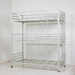 Litera triple <span class=keywords><strong>de</strong></span> metal con estructura fuerte y resistente <span class=keywords><strong>de</strong></span> alta calidad, dormitorio <span class=keywords><strong>de</strong></span> tubo <span class=keywords><strong>de</strong></span> acero, litera apilable para 3 camas - Product Image 1