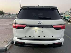 Toyota Sequoia 2024 d'occasion en parfait état, faible kilométrage - Product Image 2