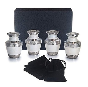 Urne souvenir intemporelle pour les cendres humaines Urne souvenir de finition naturelle pour les services commémoratifs funéraires Urne de crémation pour adultes en laiton - Product Image 1