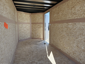 Remorque de transport fermée 6x12 2026 Cross, en PolyCore .080, hauteur intérieure 78 pouces, remorque utilitaire à essieu simple, porte rampe en V pour le transport de marchandises - Product Image 6