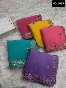 Les dernières femmes portent de belles collections de saris de travail à bas prix et de la meilleure qualité. - Product Image 4