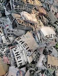 Paletas de Liquidación de Ropa de Moda - Venta al Por Mayor de Paletas de Liquidación de Ropa para Hombre, Mujer y Niño - Product Image 5