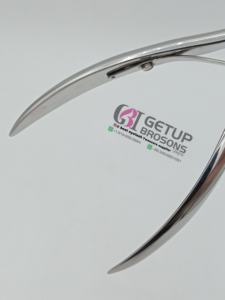 Al por mayor: Mejores cortaúñas curvos de acero inoxidable plateado para cutículas, con logotipo personalizado, colores de embalaje y instrumentos de belleza. - Product Image 5