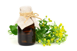 Venta al por mayor de aceite esencial de costmary terapéutico de la mejor calidad a granel con buen precio 100% Pure Costmary Essential Oil India - Product Image 6