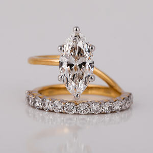 Bague en diamant de luxe en or 10KT coupe marquise et ronde avec réglage de pavé de dérivation parfait pour les fiançailles, les mariages ou les occasions spéciales - Product Image 1