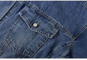 แจ็คเก็ตยีนส์วินเทจผู้ชาย สไตล์ลำลอง แฟชั่นสตรีทแวร์ สำหรับฤดูใบไม้ผลิและฤดูใบไม้ร่วง เสื้อโค้ทยีนส์ทรงโอเวอร์ไซส์ สวมใส่สบายสำหรับผู้ชาย - Product Image 4