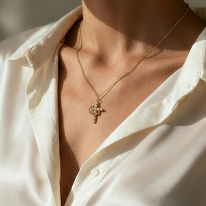 Collier Jeulia en argent sterling avec croix et couronne, orné de zircons – Bijou chrétien vintage tendance pour les fêtes - Product Image 3