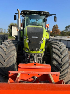 F-a-r-m tractor C-l-a-a-<b>s</b> A-x-i-o-n <b>9</b> - Product Image 2