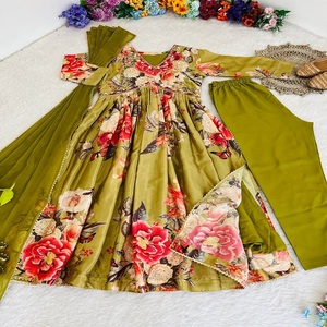 Dernier Designer Chinon Soie Imprimé Travail Anarkali Kurti Set Par FabZone - Product Image 3