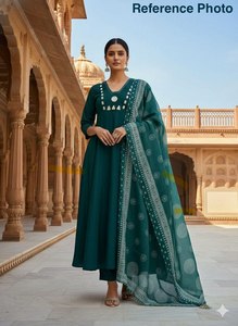 ชุดคุर्ติ/คุर्ตาผ้าไหมจอร์เจตต์สีมอร์ฟิชสุดหรู ปักลายหนัก คอทรงสกู๊ป สำหรับงานปาร์ตี้สไตล์อินเดียสำหรับผู้หญิง - Product Image 2