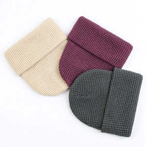 หมวกบีนนี่อะคริลิกเนื้อนุ่มสีพื้นขายดี หมวกไหมพรมฤดูหนาวแบบมีโลโก้สั่งทำ หมวกบีนนี่แบบมีขอบ หมวกบีนนี่ลาย jacquard สำหรับทุกเพศ - Product Image 5