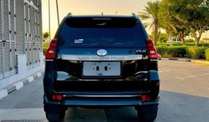 Toyota Prado 2017 VXR Full Option Toit ouvrant |   Boîte isotherme |   Sièges électriques |   Sièges en cuir très propres et en parfait état - Product Image 2