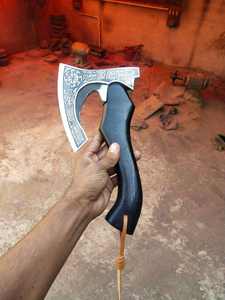 Hacha Tomahawk Artesanal de Acero con Alto Contenido de Carbono, Mango de Madera de Palisandro, Funda de Cuero, Personalizable, 1.5 kg, Multiusos para Camping - Product Image 2