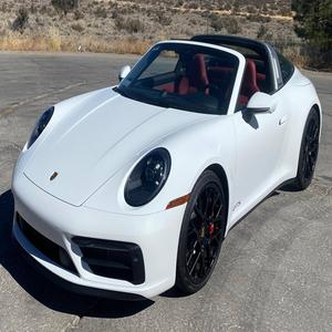 Porsche 911 Targa 4 GTS 2024, Transmisión Manual de 7 Velocidades, Motor de 6 Cilindros en Línea Twin-Turbo de 473 hp, Tracción en las Cuatro Ruedas, Paquete Premium, Sin Modificaciones - Product Image 1