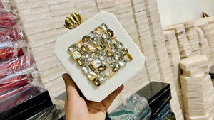 กระเป๋าคลัทช์เรซิ่นสุดหรูพร้อมพื้นผิวที่เป็นเอกลักษณ์และดีไซน์เรียบง่าย รุ่นเป็นมิตรกับสิ่งแวดล้อมสำหรับผู้หญิง - Product Image 4