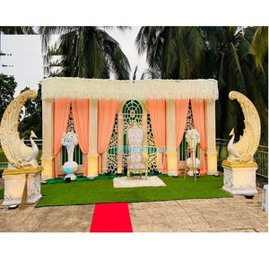 Décorations de mariage à thème victorien en extérieur tendance Configuration de cadre magnifique pour scène de mariage de jardin - Product Image 1