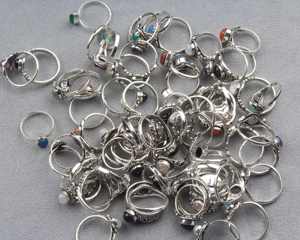 Bagues géométriques de style punk empilables en cuivre et laiton plaqué argent avec mélange de pierres de cristal de formes variées, fabriquées à la main - Product Image 5