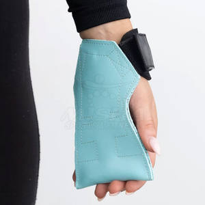 แผ่นรองจับยกน้ำหนักหนังปรับแต่งได้ ยางธรรมชาติ PVC กันลื่น อุปกรณ์ออกกำลังกายคุณภาพสูงสำหรับการฝึกฟิตเนส แบบกำหนดเอง - Product Image 4