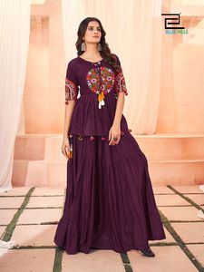 Dernier modèle de costume de mariage Lehenga en rayonne lourde avec broderie Gamthi en fausse fourrure par FabZone - Product Image 5