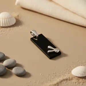 Elegante Colgante de Conejito de Plata Chapado en Oro con Dije de Ónix Negro para Mujer - Product Image 2