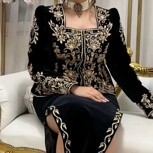 IMPRESIONANTE-BORDADO A MANO EN EL VESTIDO DE 2017 CON Cuentas de Cristal Adornadas, piedra, Trabajo Dabka PARA Boda = 2024 - Product Image 1