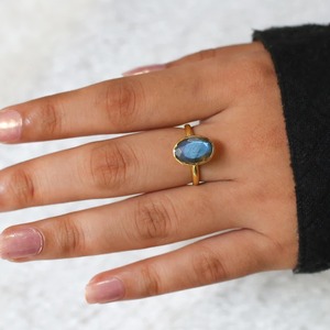 Anillo ovalado de labradorita para mujer, joyería de compromiso de piedra preciosa fina, oro amarillo, vermeil, 8x12mm, novedad - Product Image 1