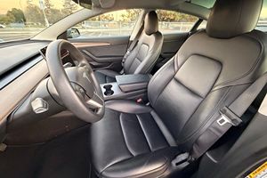 รถยนต์มือสอง รุ่น 3 Long Range AWD ระบบขับเคลื่อนสี่ล้อแบบมอเตอร์คู่ - Product Image 5