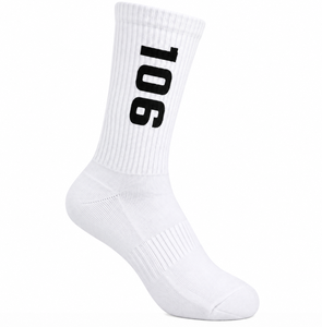 Calcetines casuales personalizados para mujer, a media pantorrilla, ecológicos, transpirables, de spandex/algodón, con estampado geométrico por sublimación en la parte inferior - Product Image 1