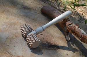 Meilleur dans le masseur à rouleau à main en bois de sésame artisanal en bois personnalisé - Product Image 2