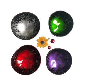 Bol décoratif artisanal en coque de noix de coco, intérieur laqué brillant, extérieur en noix de coco naturelle, décoration d'intérieur, bol en provenance du Vietnam - Product Image 1